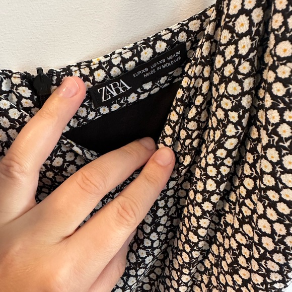 Zara Floral Romper XS - Picture 2 of 3